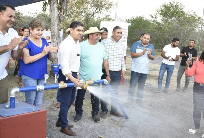 Entrega de sistema de agua potable en Vuelta Grande - La Guacha