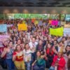 Carlos Torres Piña hablando ante una multitud de más de 2,500 mujeres en una asamblea en Morelia, Michoacán, el 16 de agosto de 2026