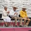 Productores michoacanos recibiendo fertilizantes y asesoría técnica en campos de maíz durante lanzamiento de apoyos de la Sader el 17 de agosto de 2026