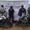 Agentes de SSP y Policía Municipal en operativo en colonia Nueva España, Jacona, tras rescate de tres adolescentes y aseguramiento de droga y armas