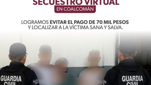 Ilustración simbólica de una persona usando teléfono móvil junto a un escudo policial y el mapa de Michoacán, con tonos azules y amarillos