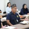 Grupo diverso de funcionarios de la FGE Michoacán participando en una sesión práctica de Lengua de Señas Mexicana en Morelia