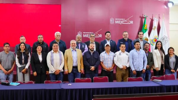 Gobernador Alfredo Ramírez Bedolla y autoridades comunales de Cherán en reunión de coordinación sobre desarrollo municipal y fondos 2027
