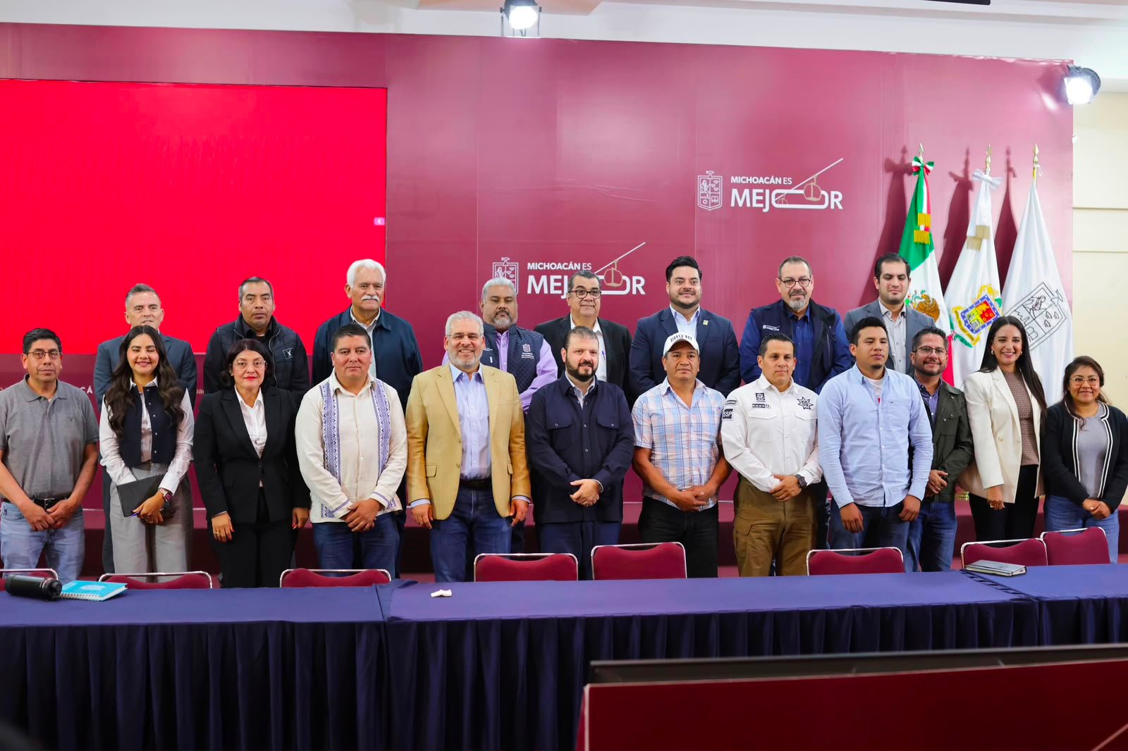 Gobernador Alfredo Ramírez Bedolla y autoridades comunales de Cherán en reunión de coordinación sobre desarrollo municipal y fondos 2027