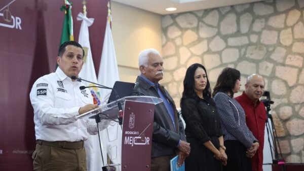 Logotipo de la Secretaría de Seguridad Pública de Michoacán junto a gráfica comparativa que muestra 1.3 policías por mil habitantes en Michoacán versus 1.0 a nivel nacional