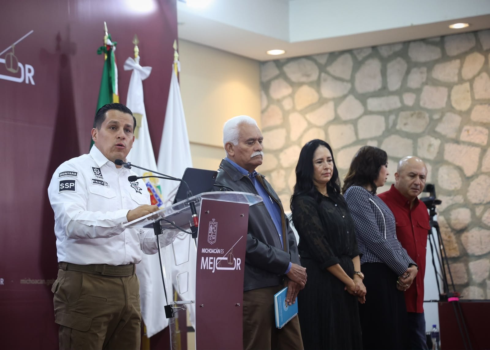 Logotipo de la Secretaría de Seguridad Pública de Michoacán junto a gráfica comparativa que muestra 1.3 policías por mil habitantes en Michoacán versus 1.0 a nivel nacional
