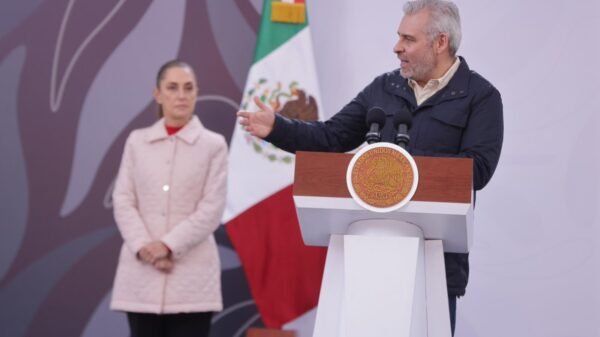 Gobernador Alfredo Ramírez Bedolla y autoridades presentando medidas de seguridad para exportación de aguacate en Michoacán
