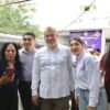 Gobernador Alfredo Ramírez Bedolla cortando cinta inaugural de un Centro Libre en Huetamo o Carácuaro, con personal y mujeres presentes