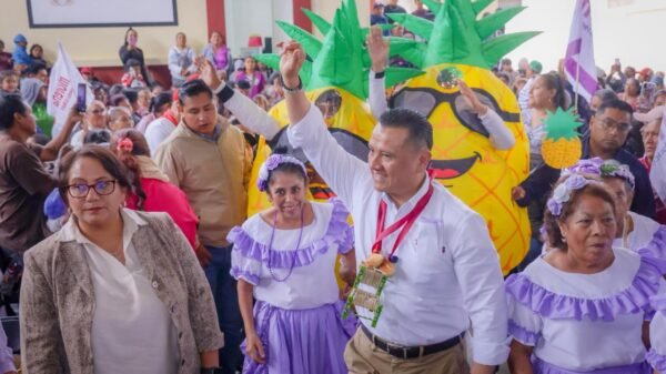 Fotografía de Carlos Torres Piña en diálogo con diversos grupos en distintos territorios de Michoacán: comunidades originarias, artesanos, jóvenes y colectivos LGBTTTIQ+.