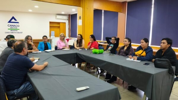 Reunión entre representantes de la Fiscalía Especializada en Delitos Ambientales y miembros del Colectivo Estatal de Animalistas en Morelia, Michoacán