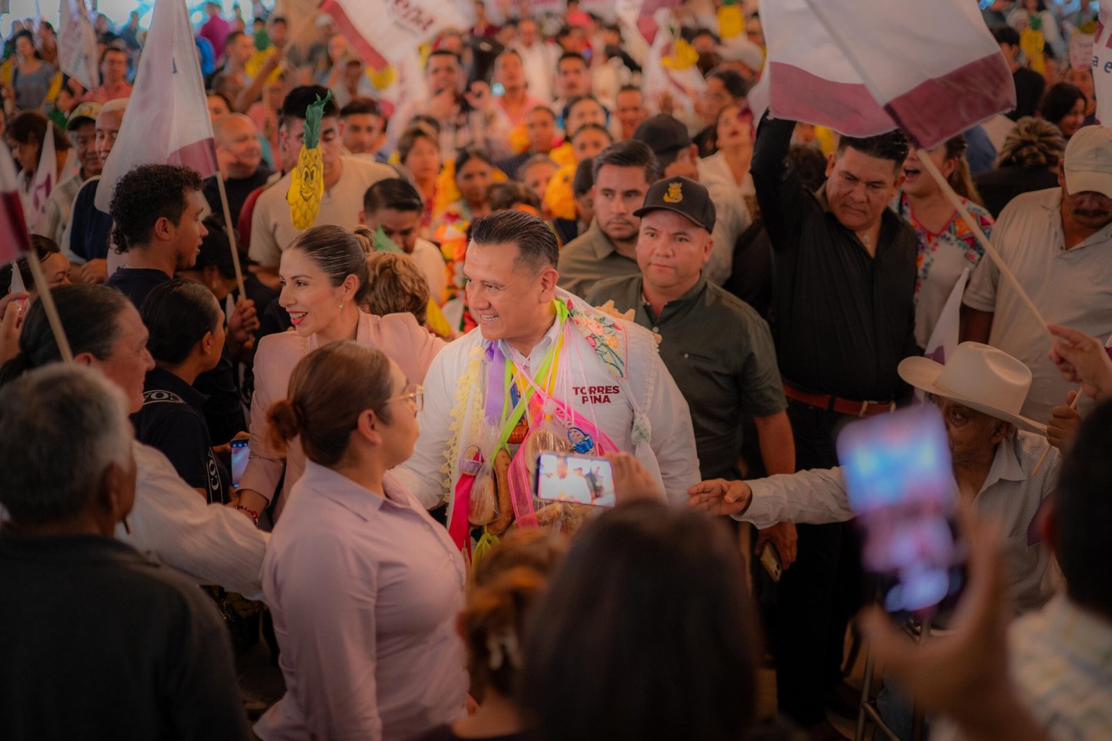 Carlos Torres Piña en recorrido territorial en Michoacán, dialogando con comunidades y autoridades locales