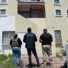 Perro dóberman rescatado por la Fiscalía General de Michoacán durante cateo en domicilio de Morelia