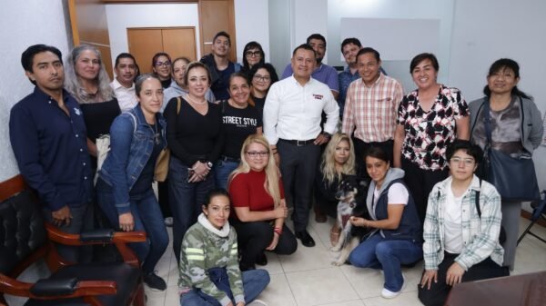 Carlos Torres Piña en reunión con activistas y representantes de organizaciones animalistas en Morelia, Michoacán, el 24 de agosto de 2026