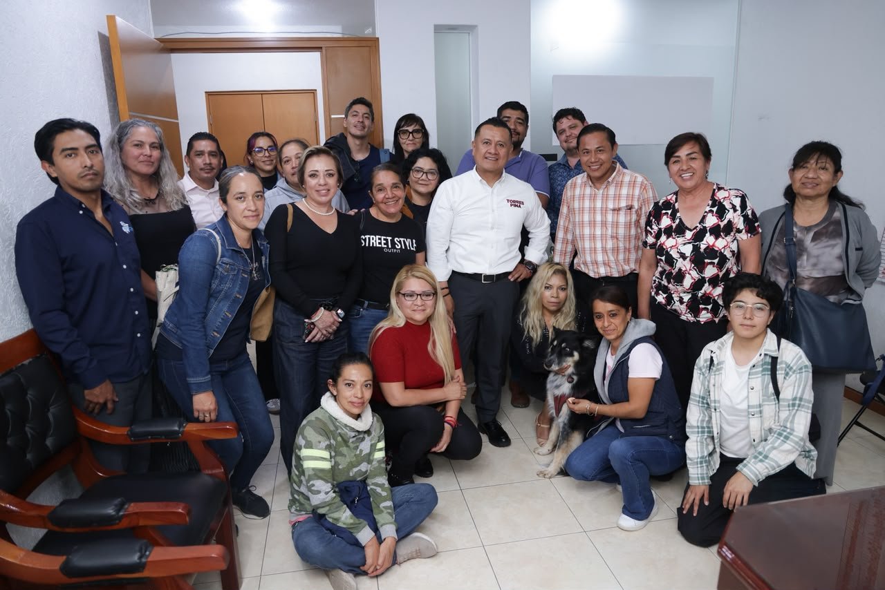 Carlos Torres Piña en reunión con activistas y representantes de organizaciones animalistas en Morelia, Michoacán, el 24 de agosto de 2026