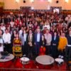 Gobernador Alfredo Ramírez Bedolla y secretaria Claudia Curiel de Icaza entregando instrumentos musicales a niños y jóvenes de comunidades indígenas