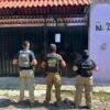 Agentes de la FGE realizando un cateo en una vivienda de Morelia, con evidencia de drogas decomisadas