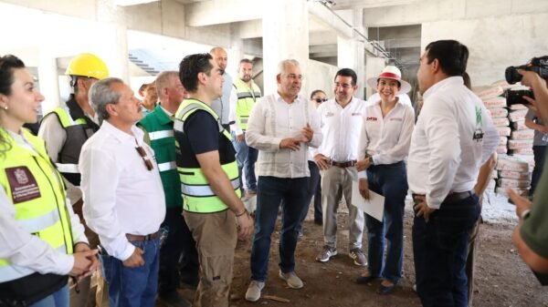 Gobernador Alfredo Ramírez Bedolla inspeccionando obras en construcción de la Universidad Intercultural, Tecnológica y Politécnica de Aquila