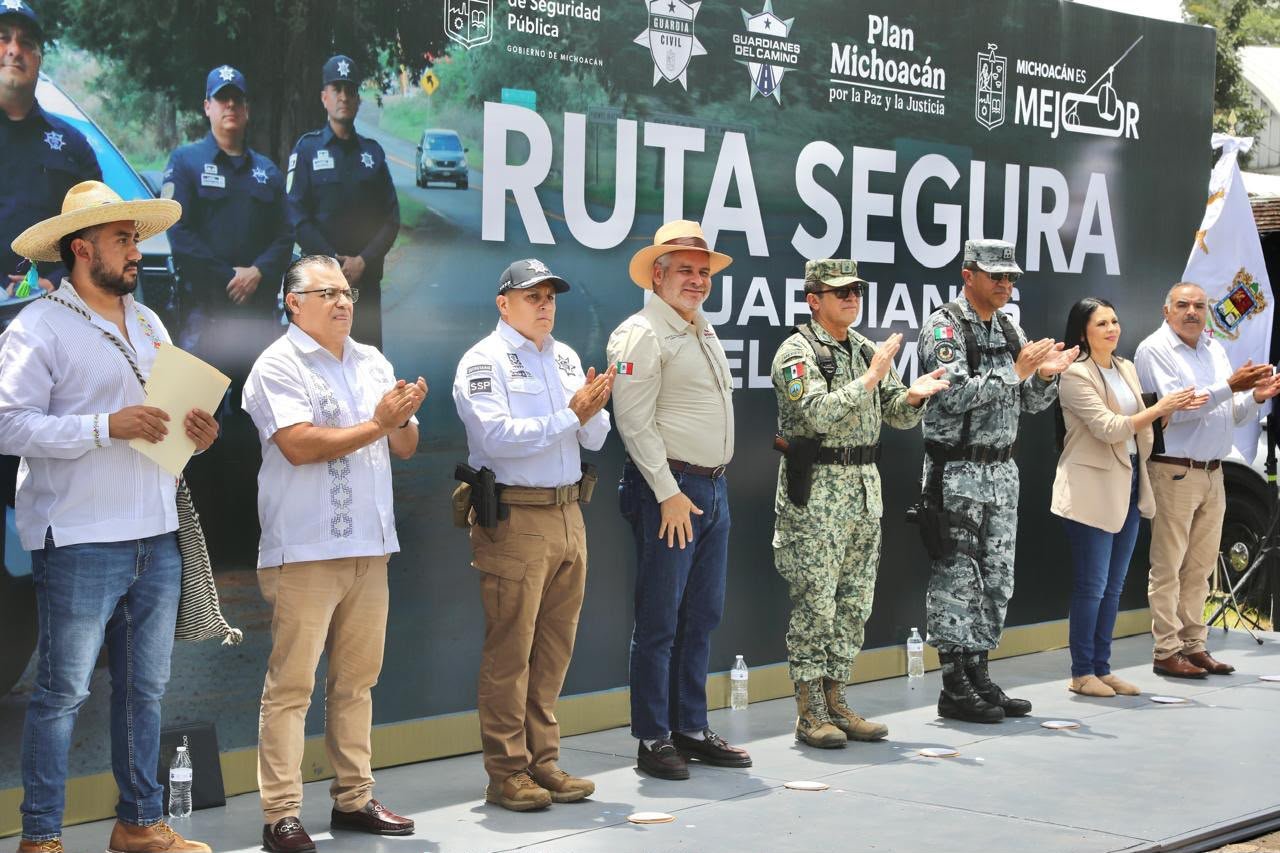 Gobernador Alfredo Ramírez Bedolla junto a autoridades estatales y federales durante la activación del corredor seguro en la carretera Los Reyes-Jacona