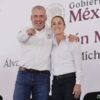 Ilustración simbólica de un consultorio médico moderno con personal de salud y familias michoacanas, representando los 705 nuevos espacios de atención primaria
