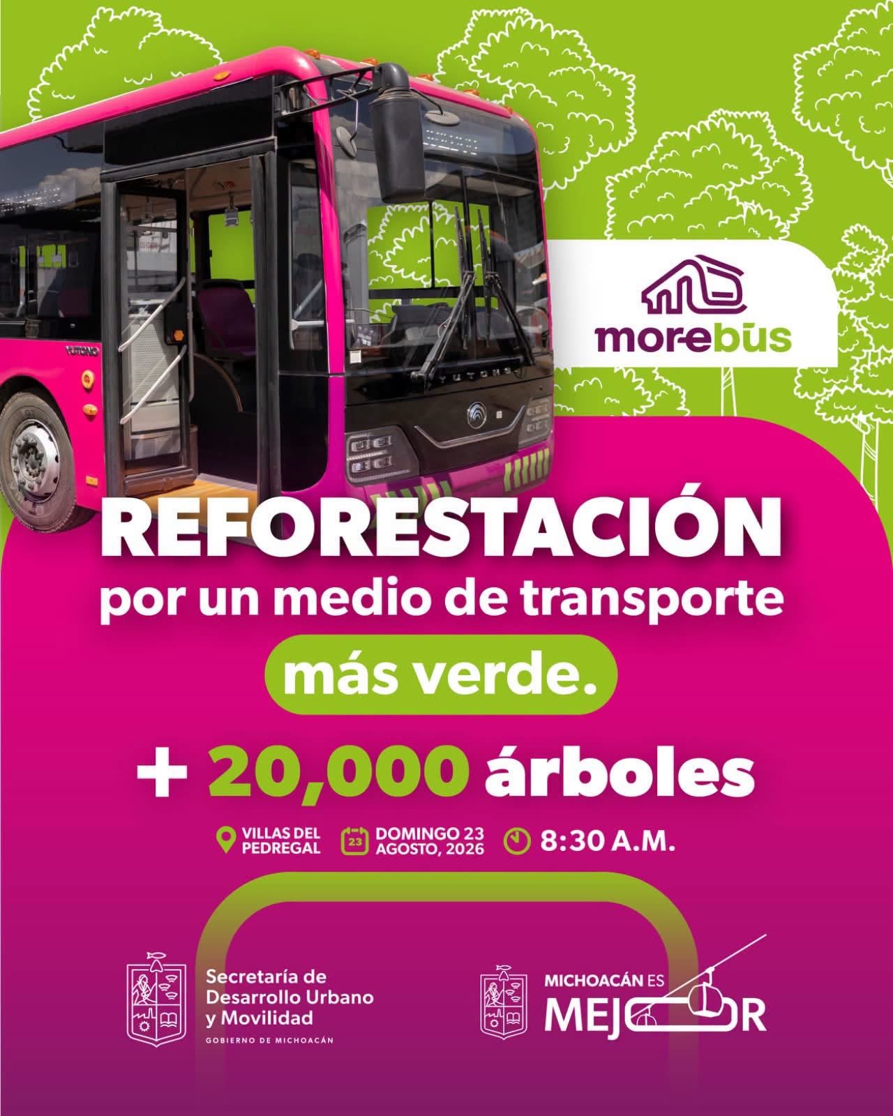 Voluntarios y personal del proyecto Morebús plantando árboles nativos en Villas del Pedregal, Morelia, durante la jornada del 23 de agosto.