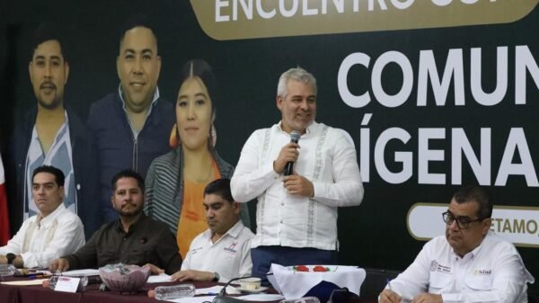 Reunión de trabajo entre autoridades del gobierno de Michoacán y representantes de 42 comunidades indígenas en Huetamo, incluyendo miembros del pueblo Pirinda