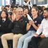 Logotipo del programa D4TA Datos Gratis junto a imágenes simbólicas de conexión, docentes y dispositivos móviles