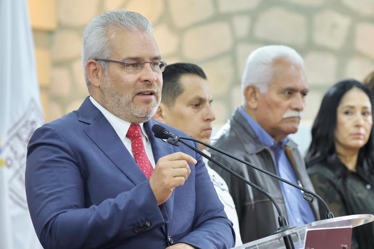 Gobernador Alfredo Ramírez Bedolla anunciando el programa D4TA Datos Gratis con énfasis en conectividad educativa para docentes