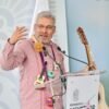 Guitarras artesanales de Paracho apiladas listas para ser distribuidas en escuelas secundarias de Michoacán