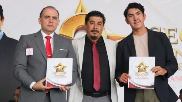 Baltazar Gaona García, presidente de la Mesa Directiva del Congreso del Estado, durante el Segundo Informe de Gobierno en Santa Ana Maya, Michoacán