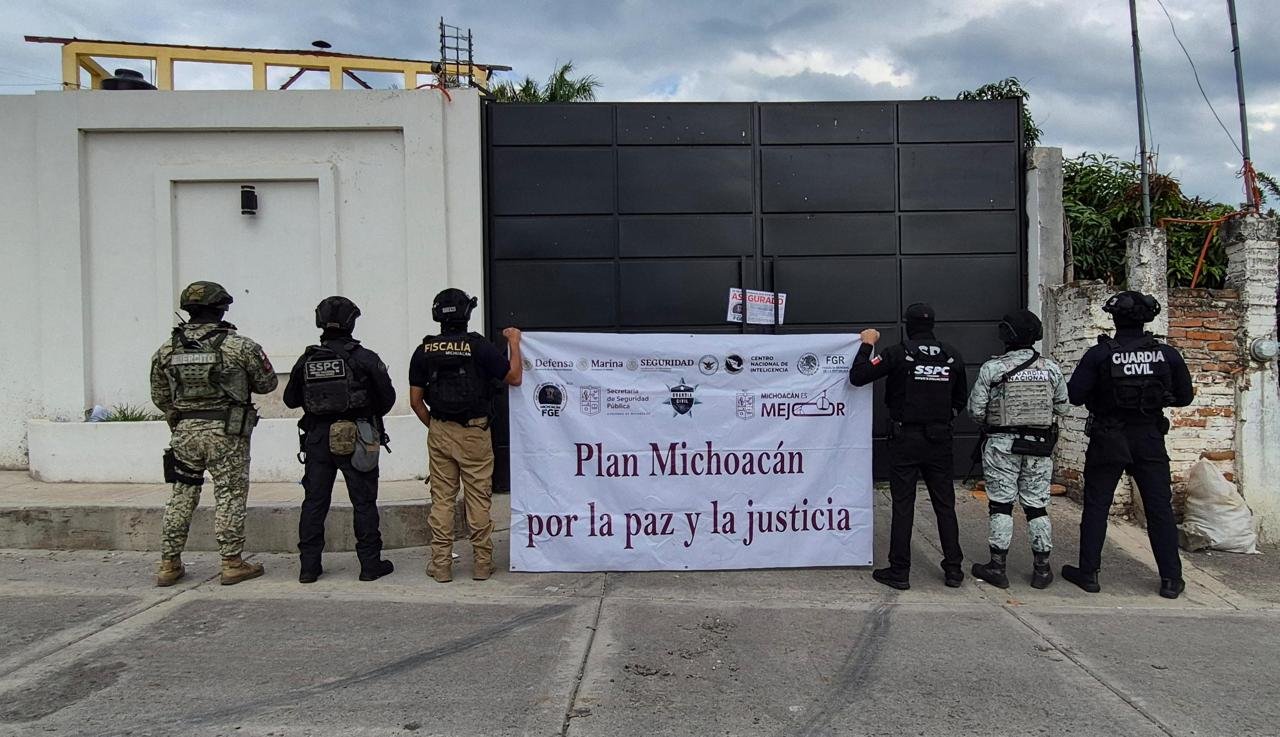 Operativo conjunto de la FGE y fuerzas federales y estatales durante cateo en inmueble de Tinaja de Vargas, Tanhuato, Michoacán