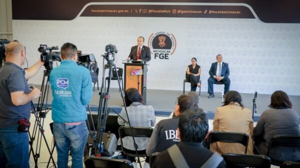 Logotipo de la Fiscalía General del Estado de Michoacán junto a gráficos que muestran cifras de procedimientos abreviados, penas y reparación del daño (enero-julio 2026)
