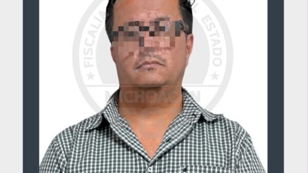 Logotipo oficial de la Fiscalía General del Estado de Michoacán junto a elementos simbólicos de justicia y protección infantil