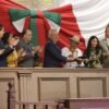 Ceremonia en Zitácuaro donde legisladores entregan la presea 'Suprema Junta Nacional Americana' a representantes de comunidades indígenas mazahua con autogobierno