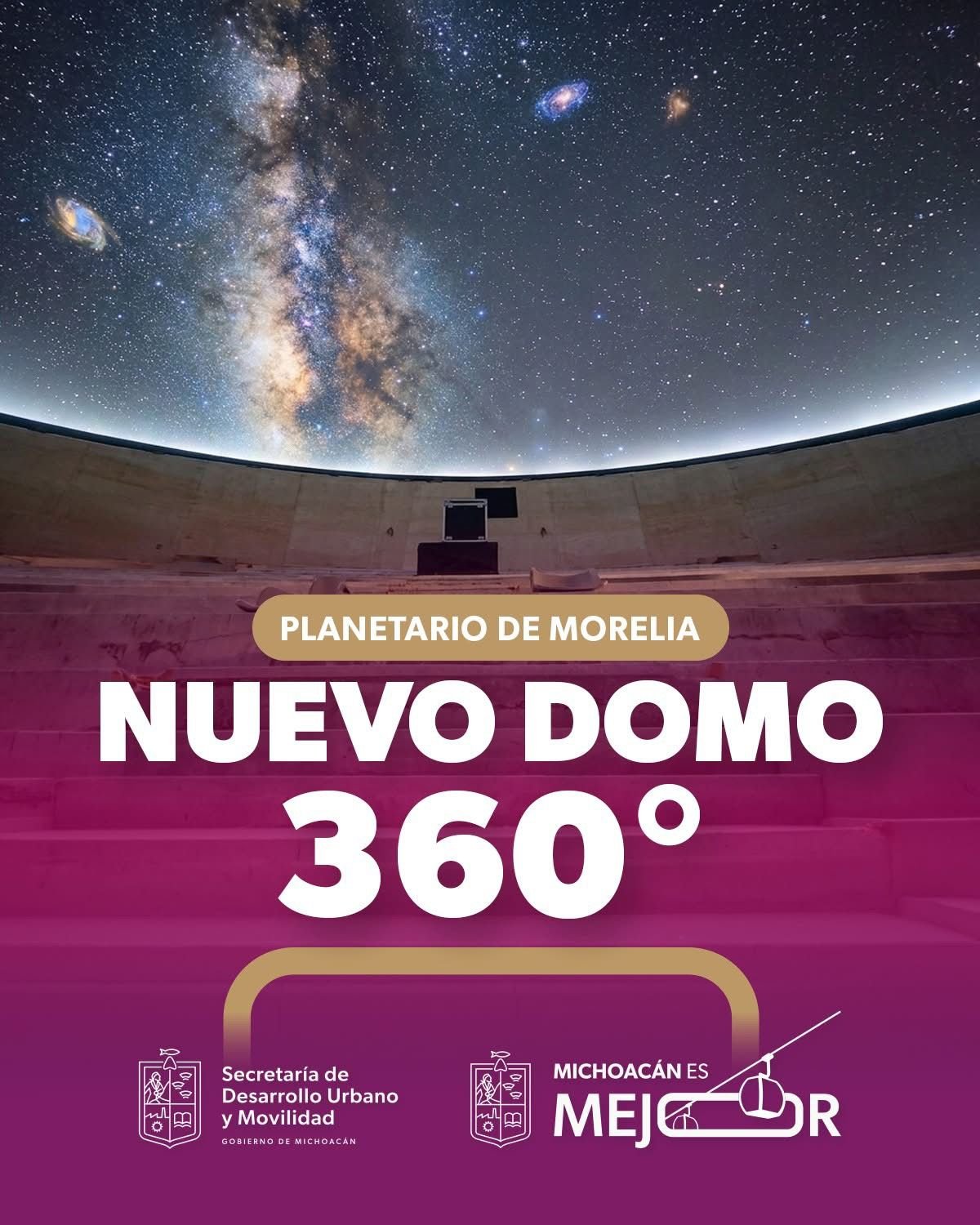 Pantalla circular de proyección 360 grados instalada en el interior del domo del Planetario de Morelia, con butacas reclinables y sistema de audio visible