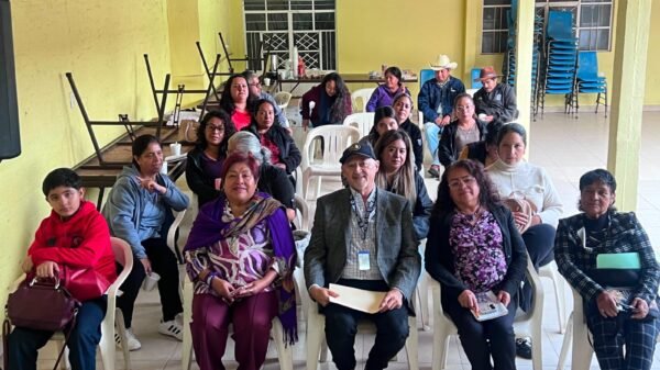Fiscal Gerardo A. Herrera Pérez junto a comunidades en recorrido en Morelia y taller en Tiríndaro, Michoacán