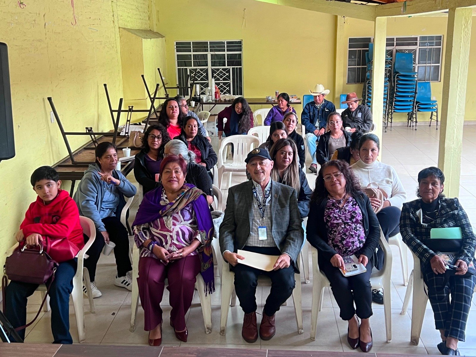 Fiscal Gerardo A. Herrera Pérez junto a comunidades en recorrido en Morelia y taller en Tiríndaro, Michoacán