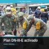 Militares del 82 Batallón de Infantería colocando costales de arena como barrera contra el agua en Playa Azul durante la