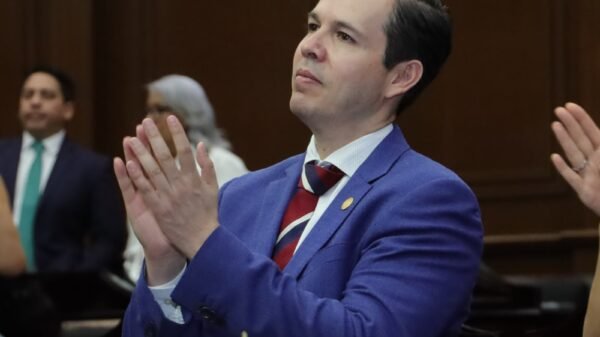 Diputado Alfredo Anaya Orozco hablando ante el pleno del Congreso del Estado de Michoacán durante su Segundo Informe