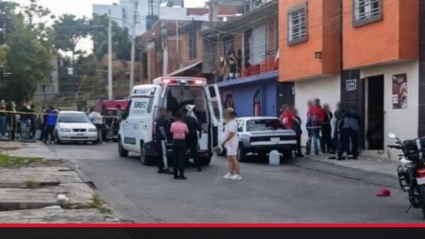 Escena acordonada tras agresión armada uruapan en tienda de abarrotes de la colonia Elías Pérez Ávalos, con presencia