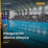 Alberca olímpica nicolaita en funcionamiento durante su inauguración en Morelia, con nadadores, banderas de la UMSNH y