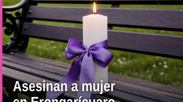 Ilustración simbólica de una camioneta y un arma de fuego junto al nombre 'Erongarícuaro', relacionada con el homicidio