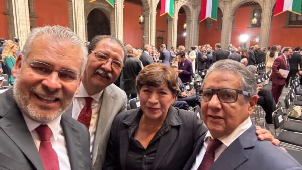 Gobernador Alfredo Ramírez Bedolla hablando en un evento oficial junto a autoridades federales y estatales