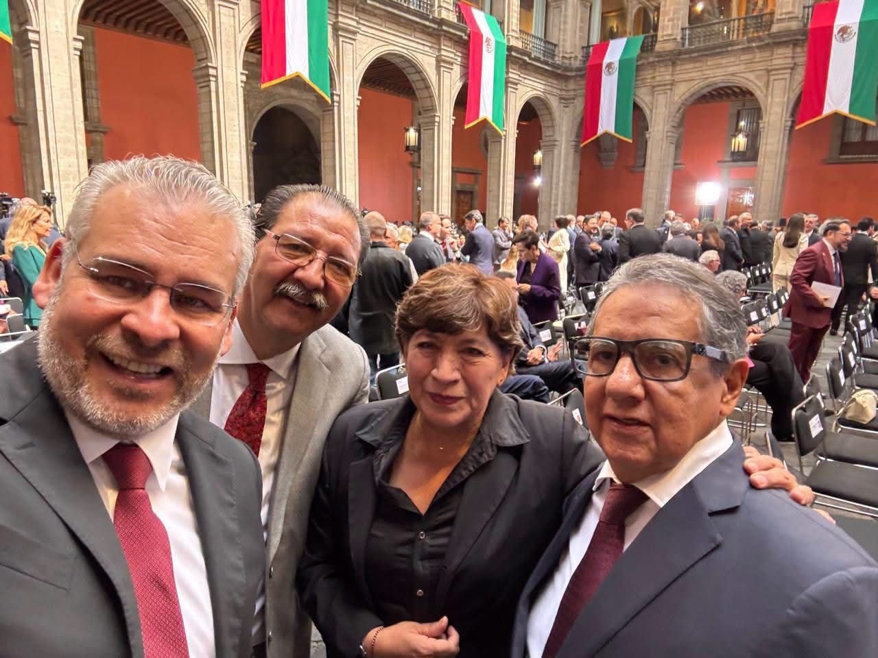 Gobernador Alfredo Ramírez Bedolla hablando en un evento oficial junto a autoridades federales y estatales