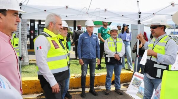 Obra en marcha del distribuidor vial de La Rinconada en Zamora: maquinaria y señalización en carretera El Sauz-La Rinconada