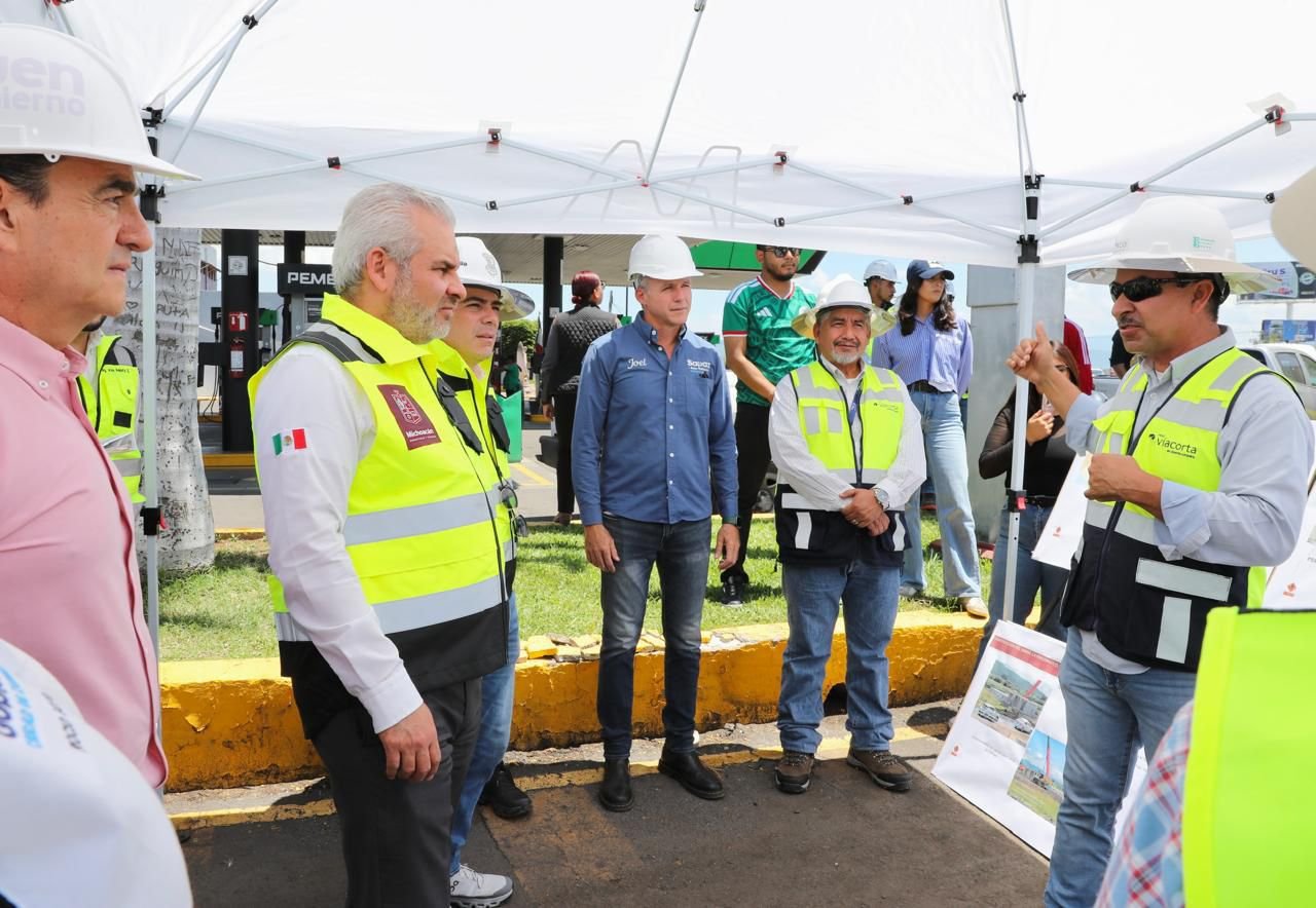 Obra en marcha del distribuidor vial de La Rinconada en Zamora: maquinaria y señalización en carretera El Sauz-La Rinconada