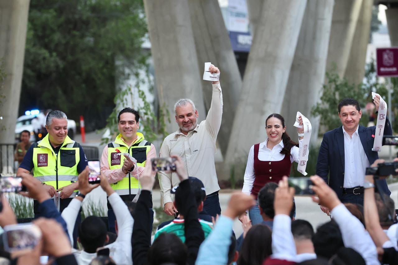 Gobernador Alfredo Ramírez Bedolla en la inauguración del bajopuente del paso superior ferroviario Independencia en Morelia