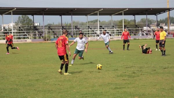 Equipos de la Fiscalía General de Michoacán compitiendo en partidos de fútbol y básquetbol durante los Juegos Interdependencias 2026 en Morelia.