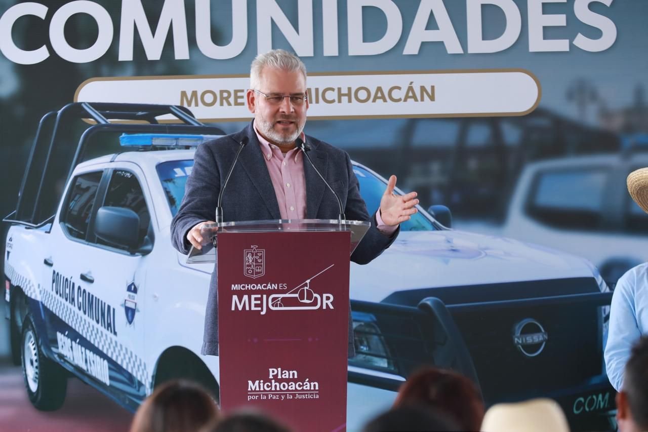 Fotografía institucional de autoridades michoacanas en rueda de prensa sobre resultados contra la extorsión