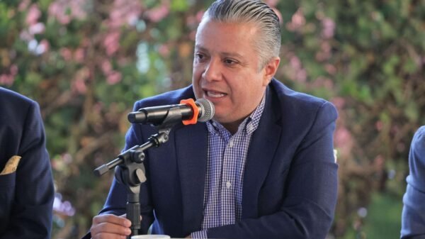 Pantalla de smartphone mostrando la App Michoacán con la interfaz de descarga de la tarjeta de circulación digital