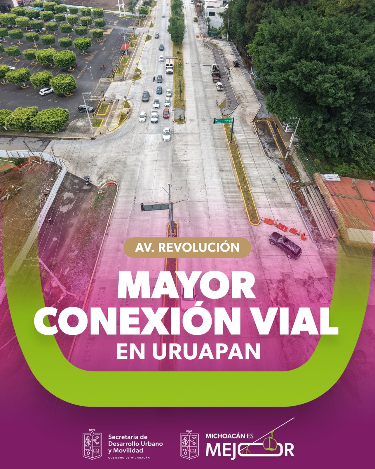 Vista aérea del Paseo de la Revolución en Uruapan tras su rehabilitación: vialidad con ciclovía, banquetas amplias, señalización y áreas peatonales